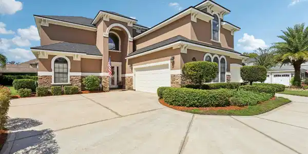 2111 AUTUMN COVE Circle
