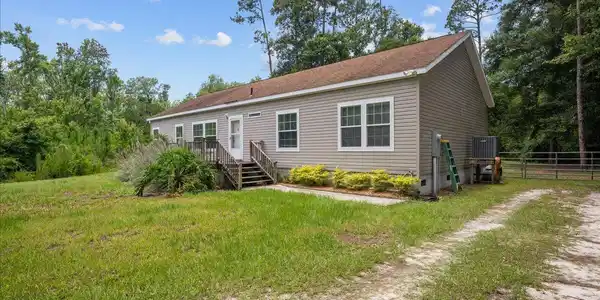 101 SAND LAKE RD