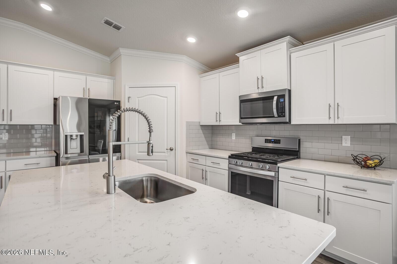 Image 3: Kitchen