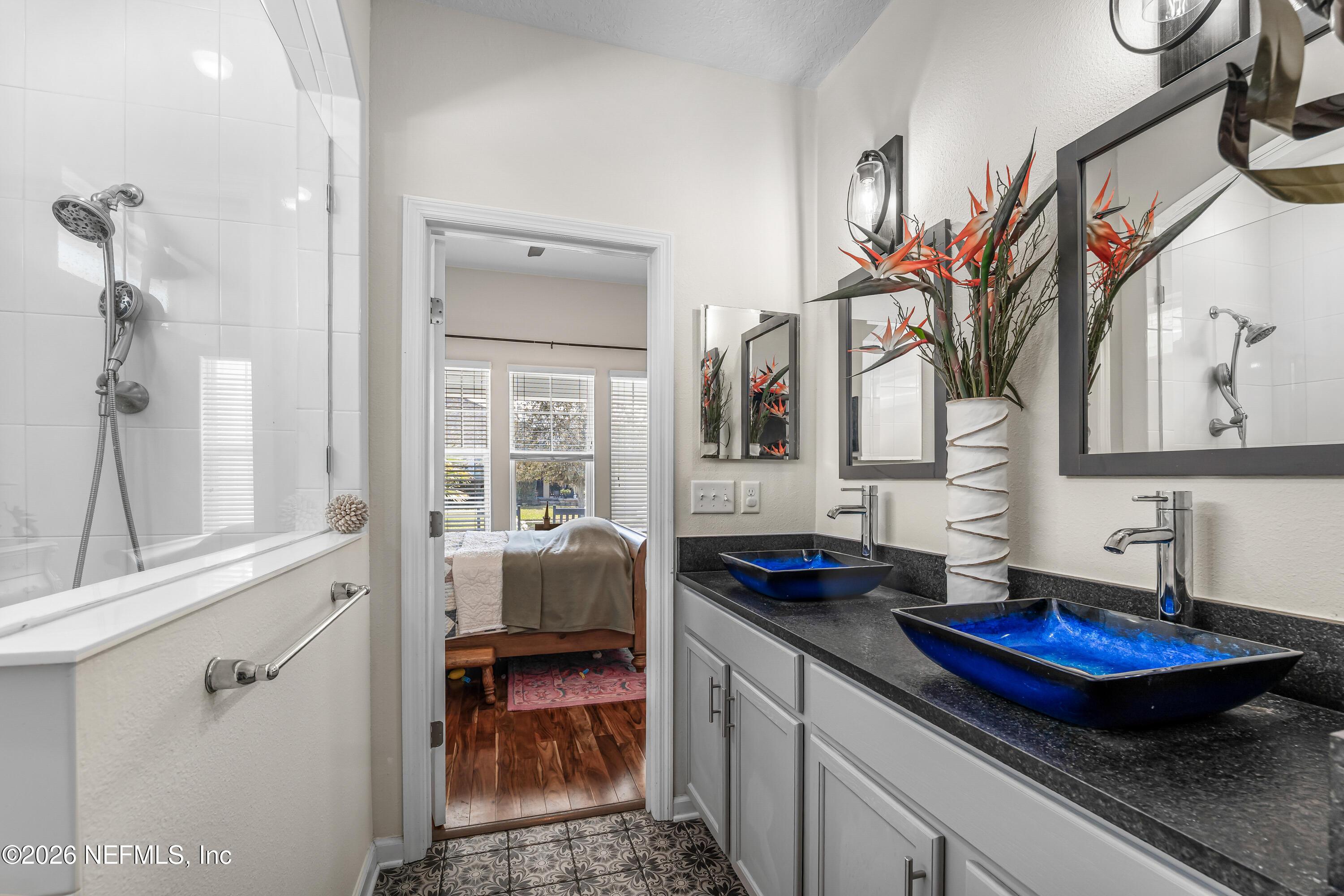 Image 4: 03 Primary Bathroom