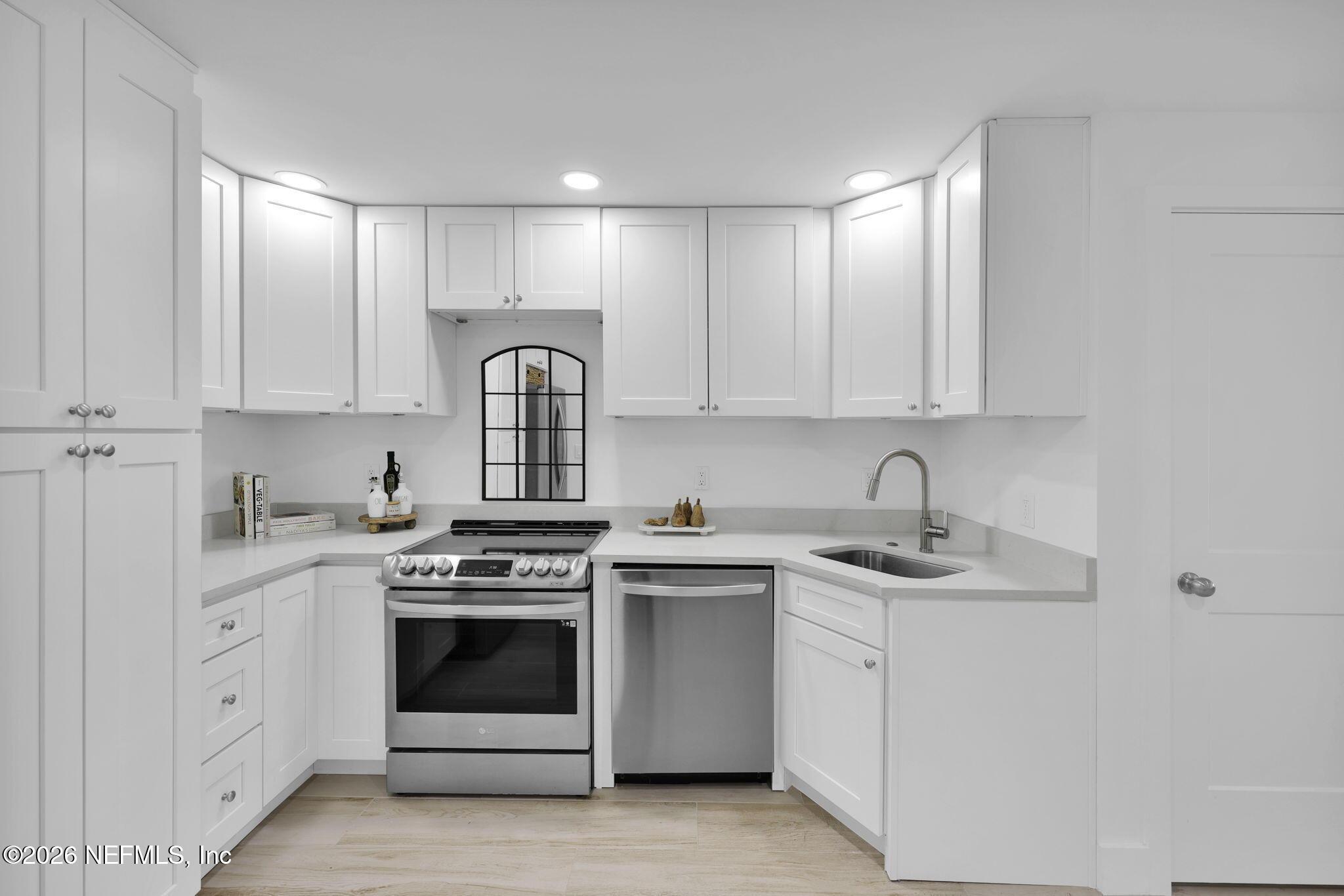 Image 2: 11-web-or-mls-2100 ocean dr s_011