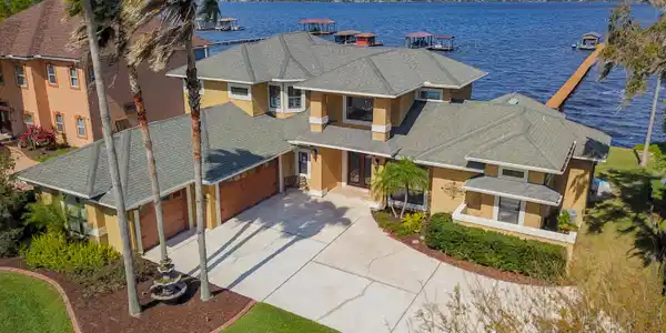 2159 LAKESHORE DR N