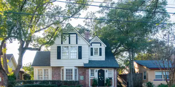 1738 MORO Avenue