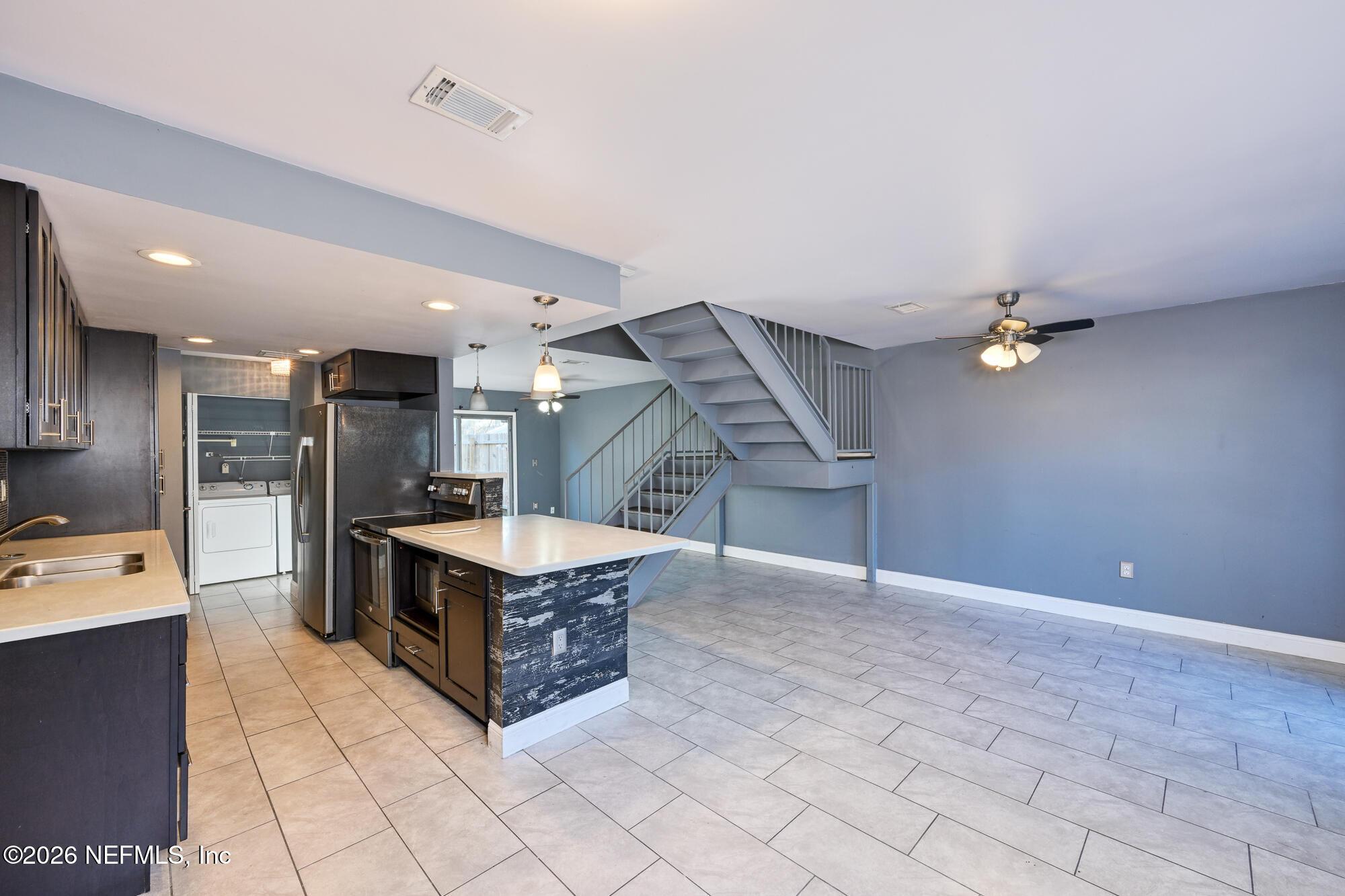 Image 4: Living Room - View 1 (1)