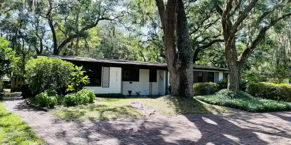 2512 GRASSHOPPER LN