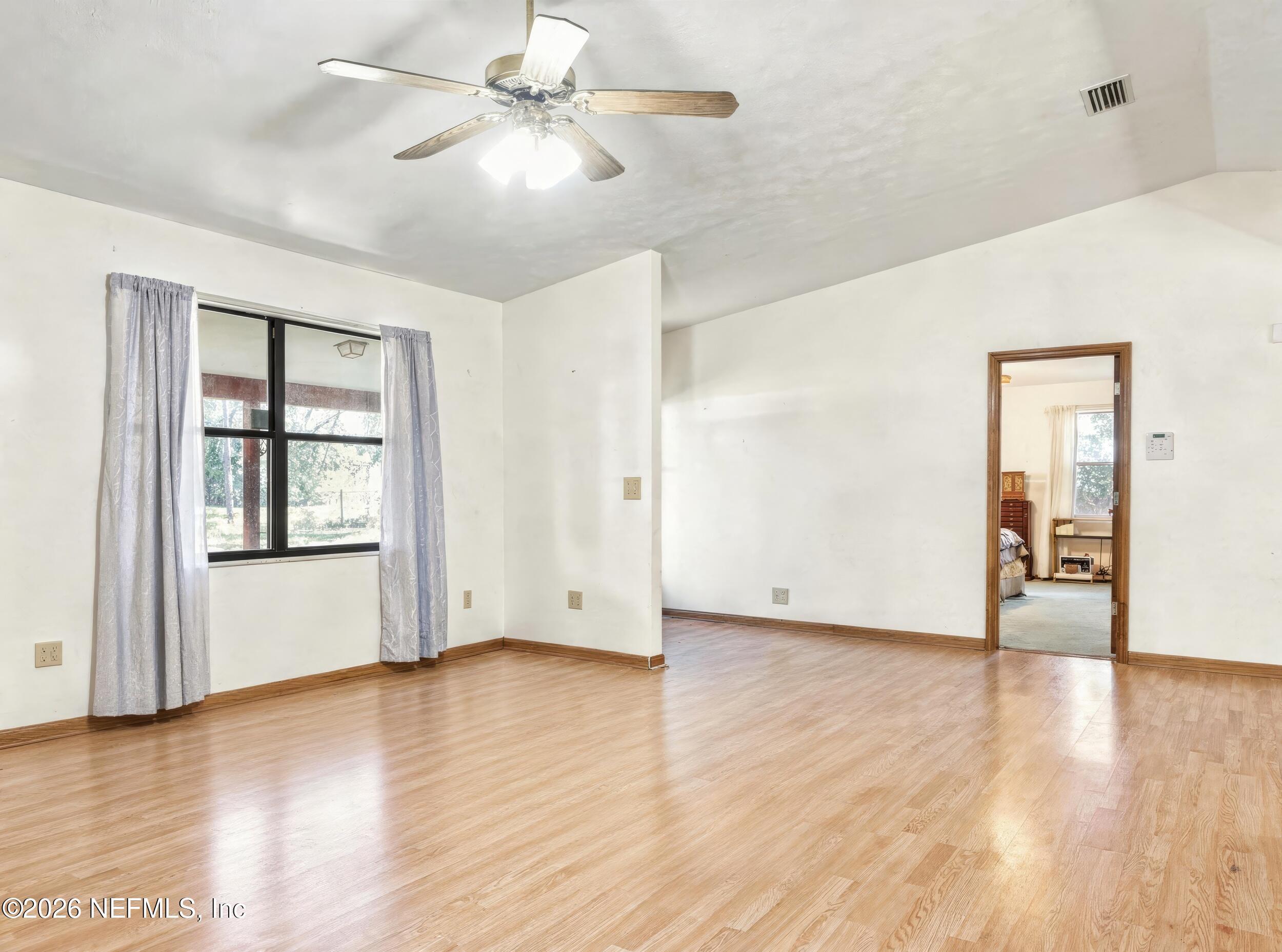 Image 4: 8336SingletonbySaltHomeMedia_004 Empty a
