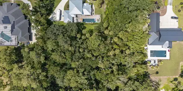 Image 4: Aerial view rear property parcel