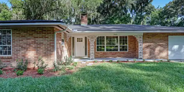 3661 DOCTORS LAKE DR