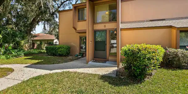 6 OAKMONT Court