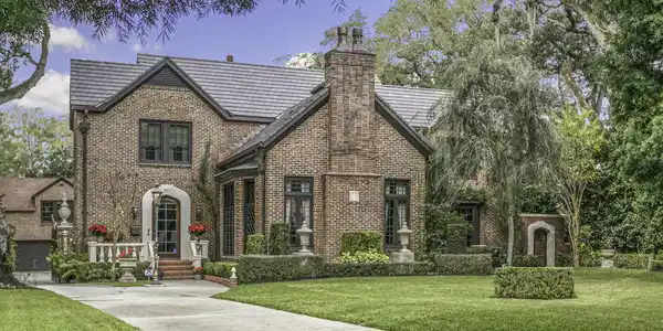 927 ARBOR LN