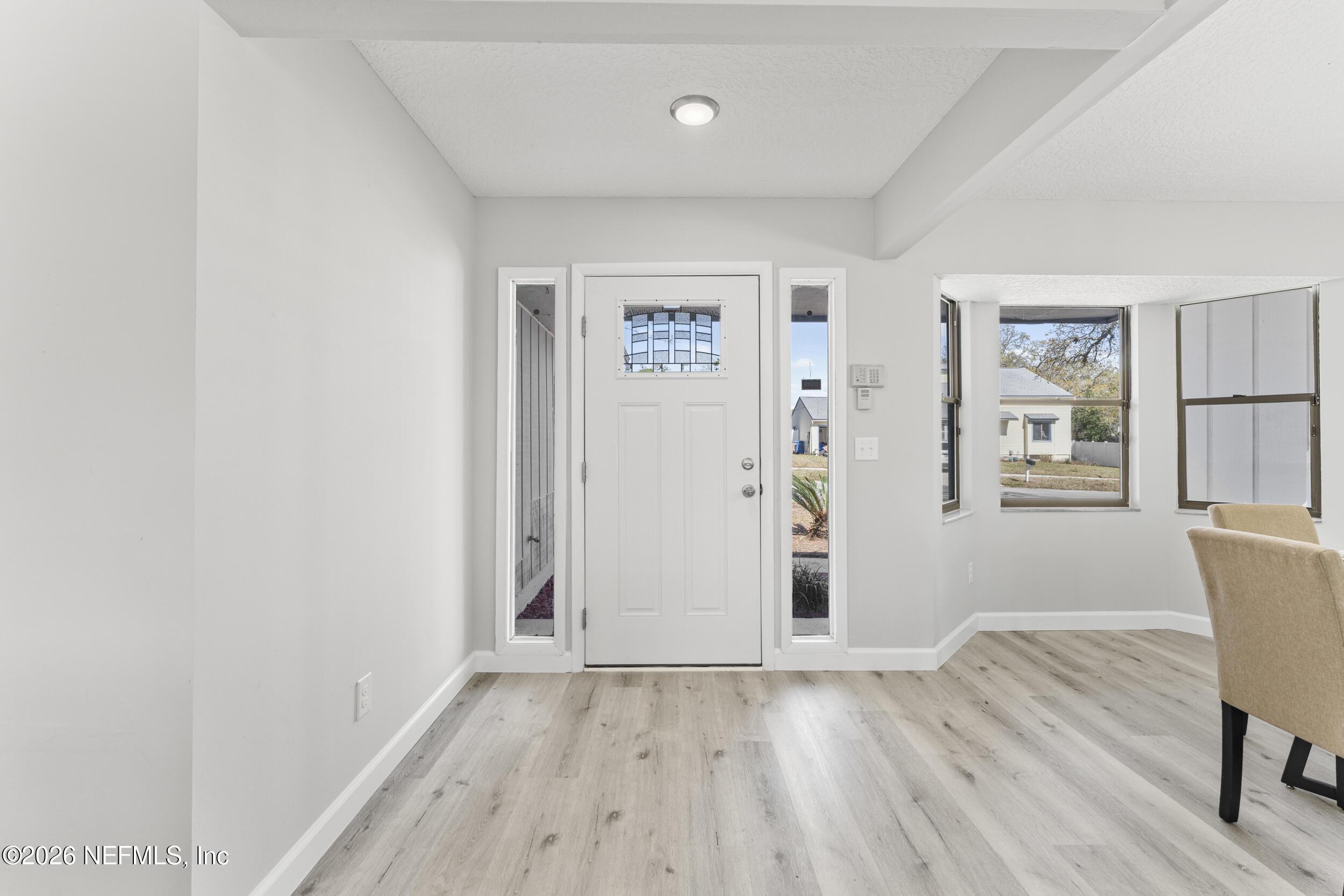 Image 4: Foyer