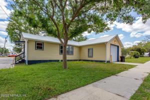 135 SW FLAMINGO ST