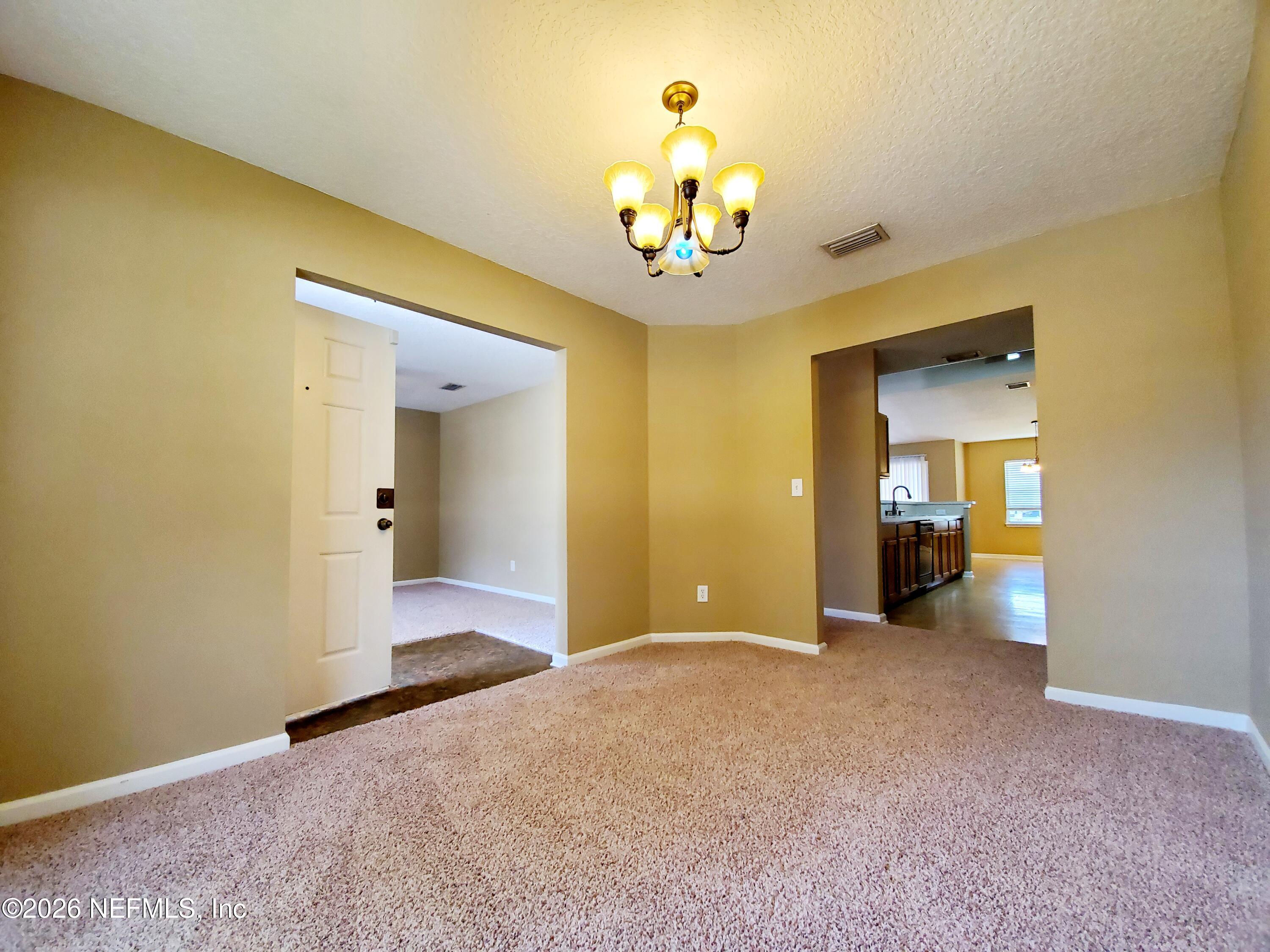 Image 4: Bedroom