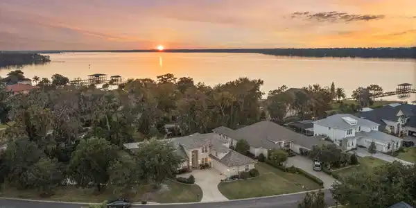 2025 CASTLE POINT Court