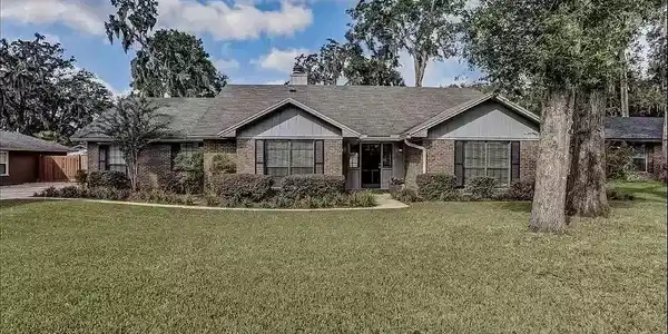 2938 FOREST OAKS DR
