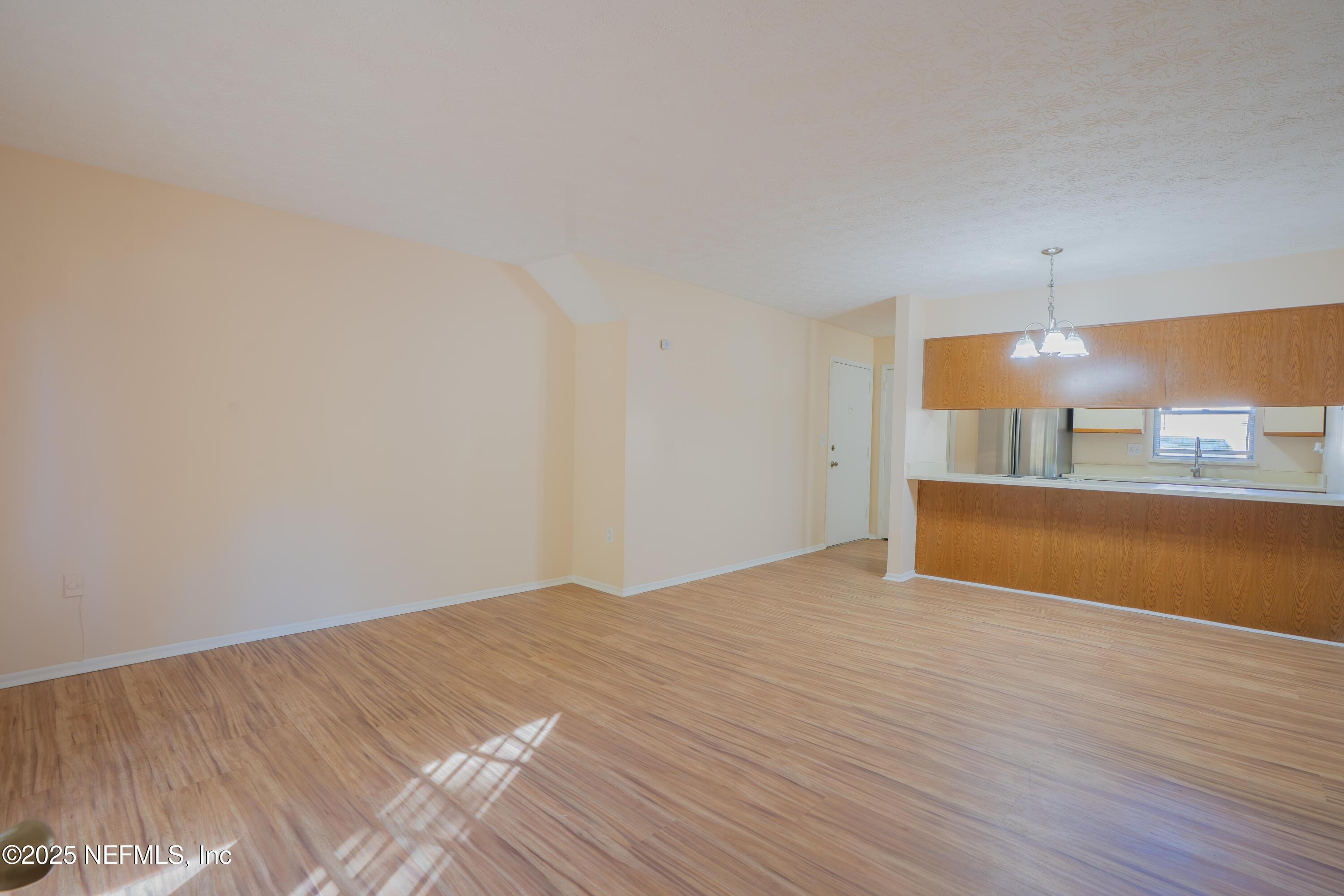 Image 4: Livingroom