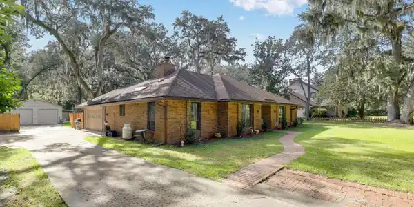 2556 WINDWOOD