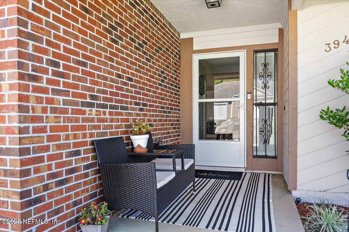 Image 3: 03-Entryway