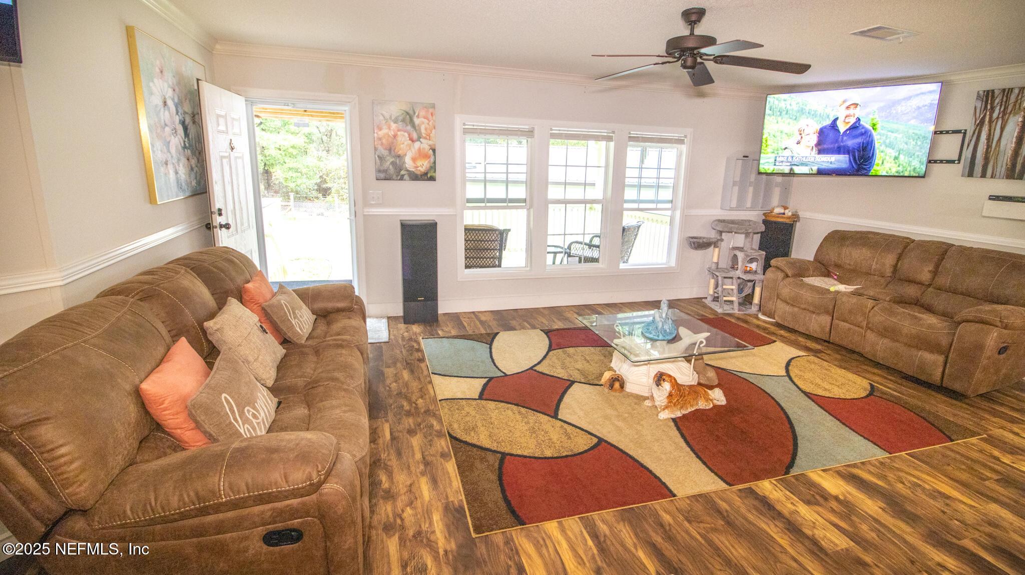 Image 4: 4. living room