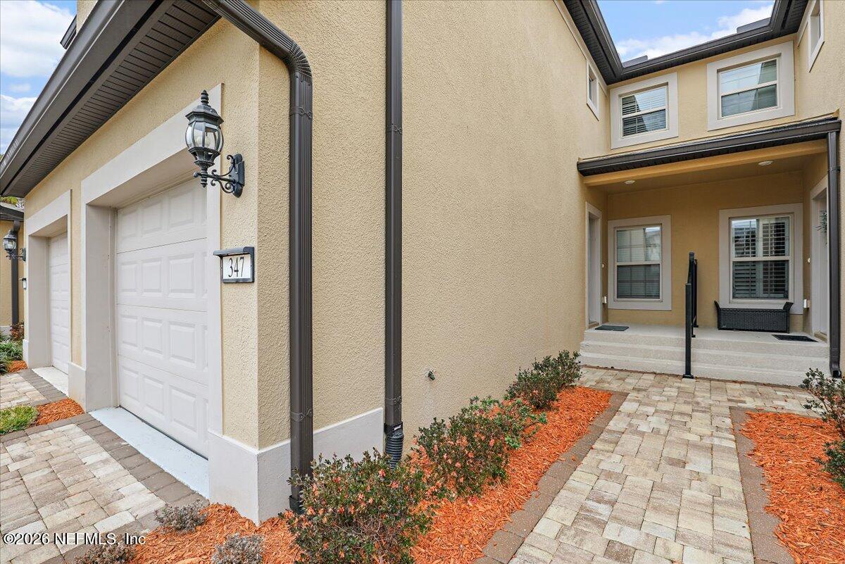 Image 3: 03-Entryway
