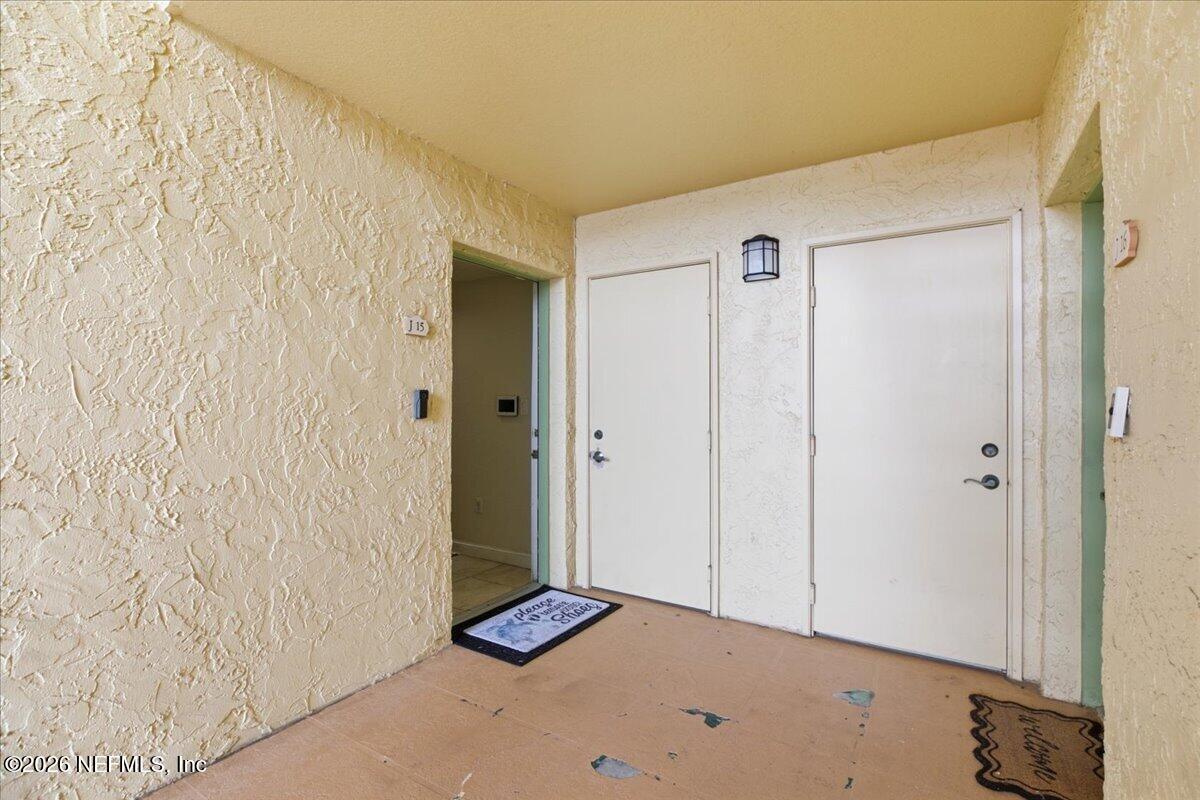 Image 3: 02-Entry