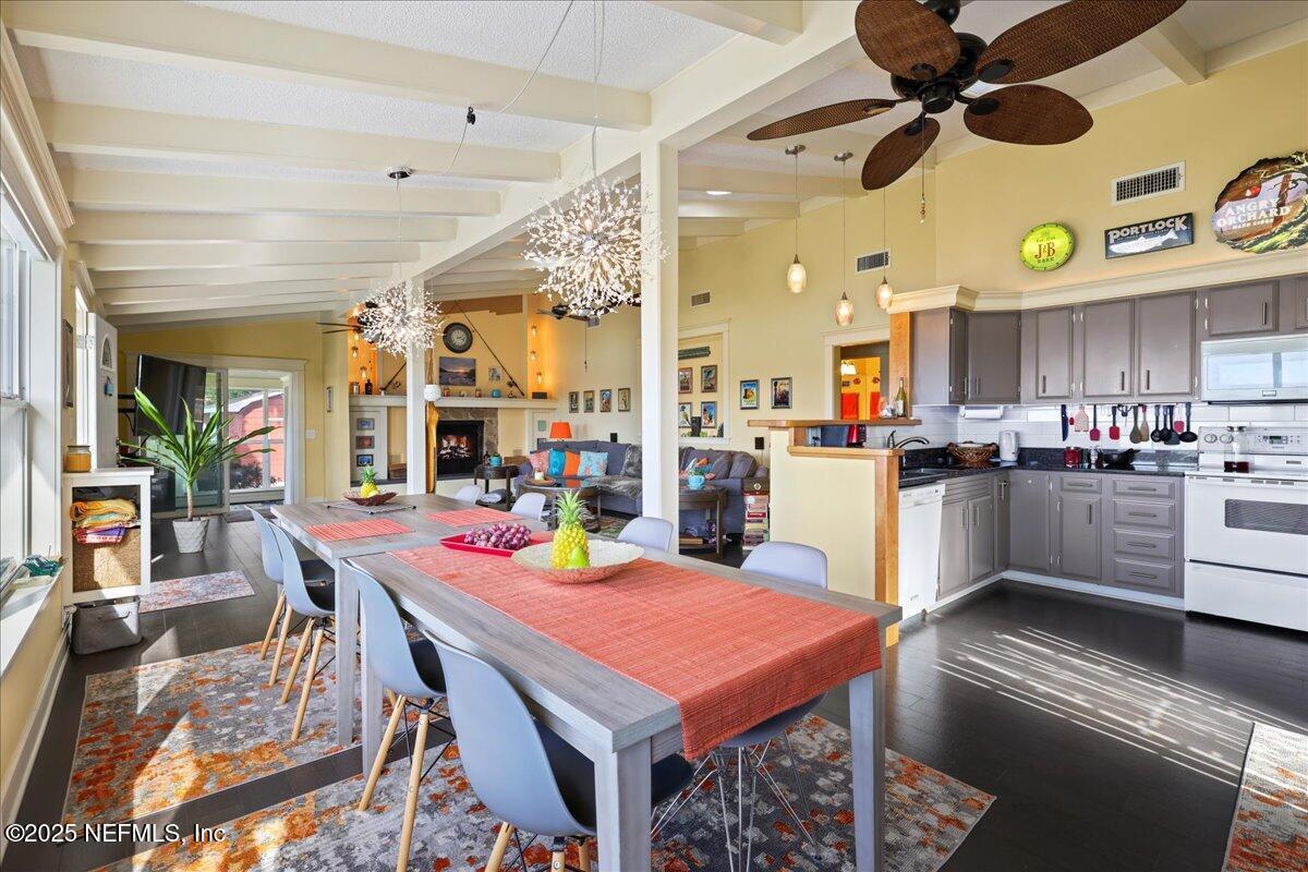 Image 4: 05-Kitchen Dining Area