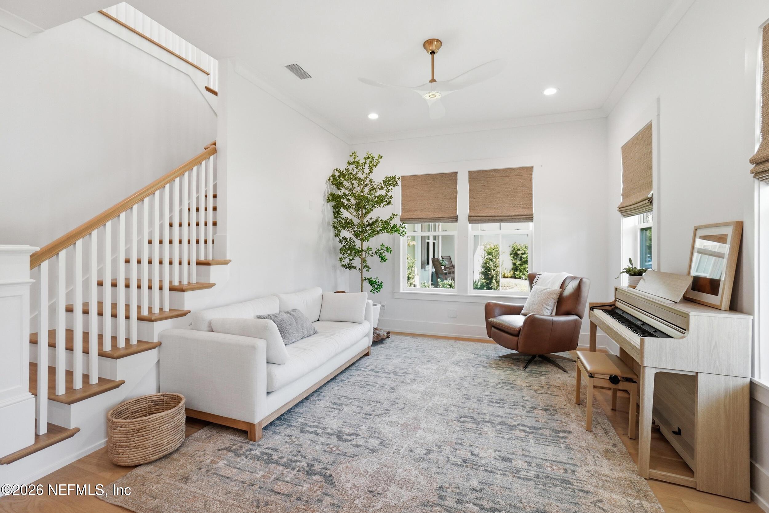 Image 3: Living Room