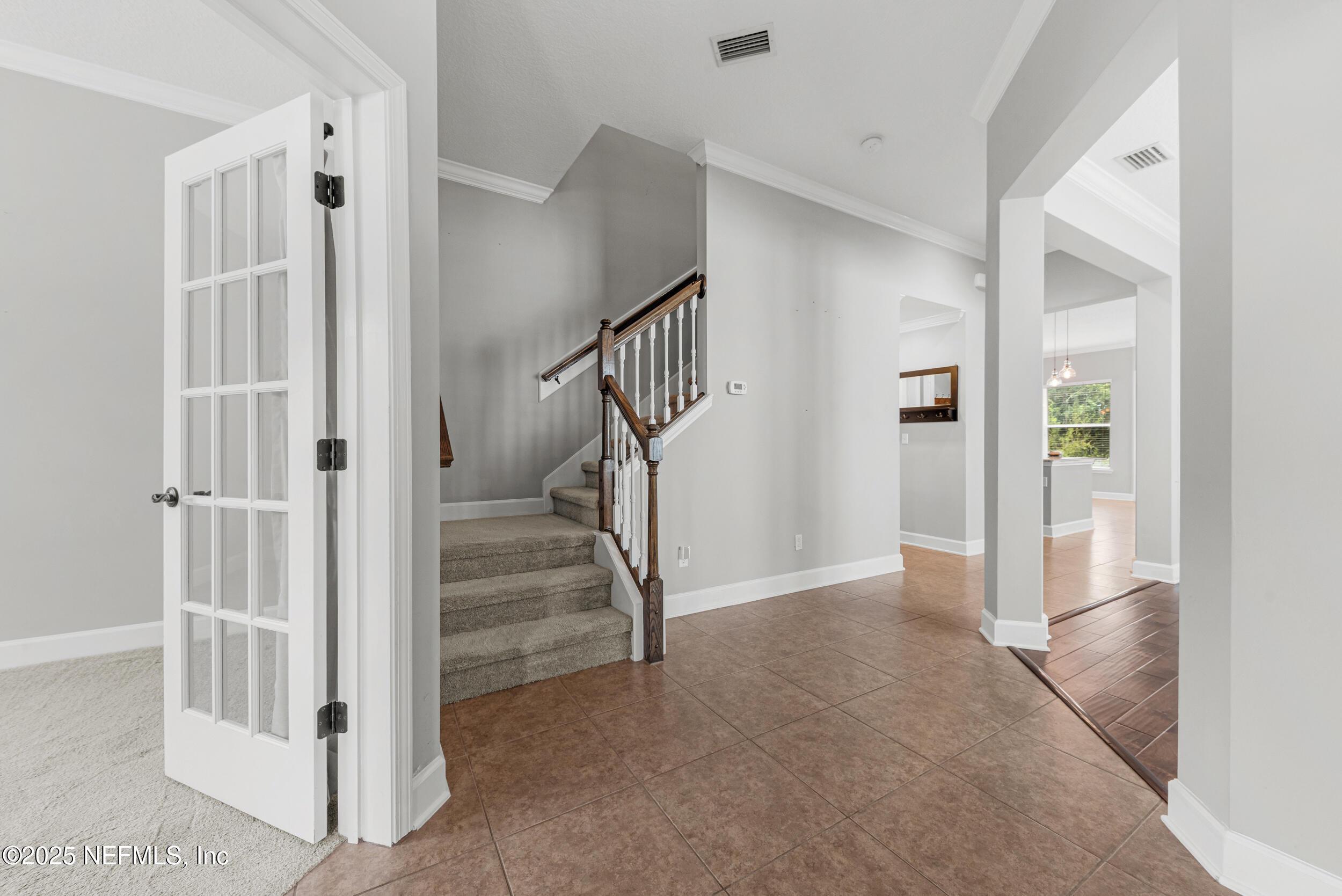 Image 4: Foyer