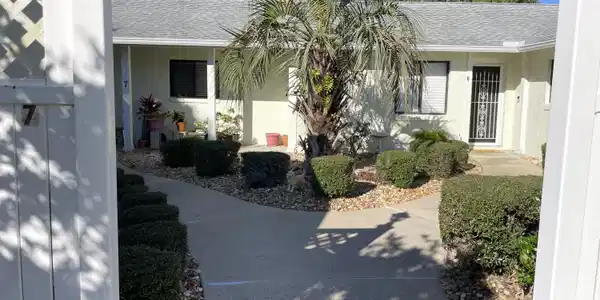 8 LAKE FOREST Place
