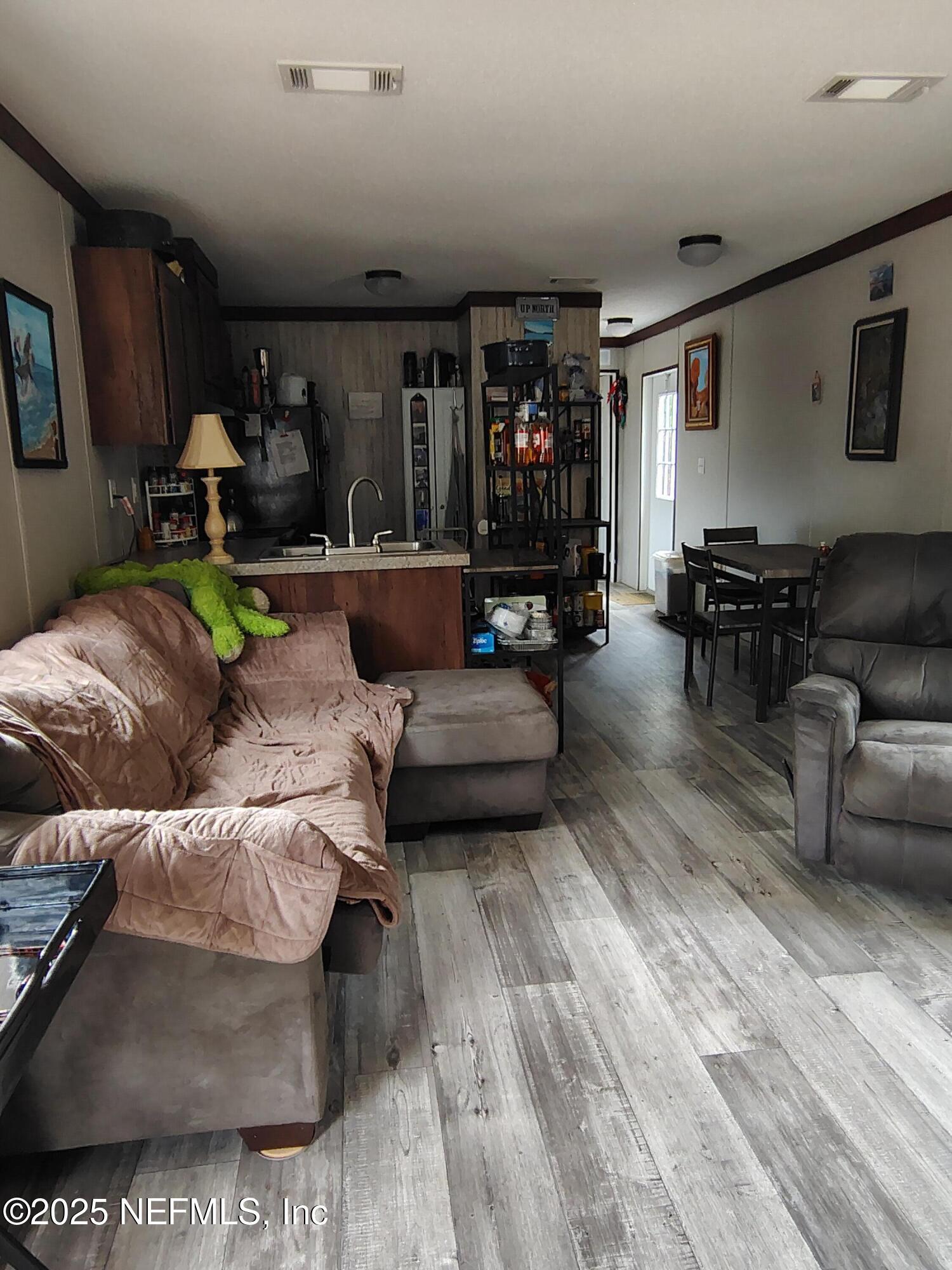 Image 4: Livingroom