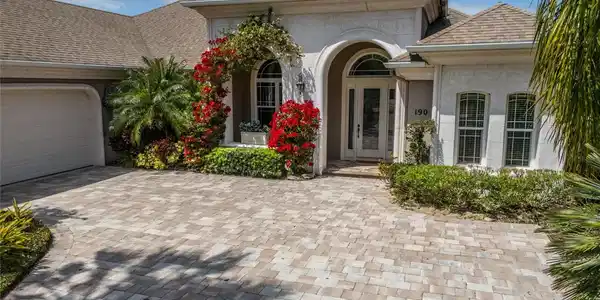 190 WILLOW OAK Way