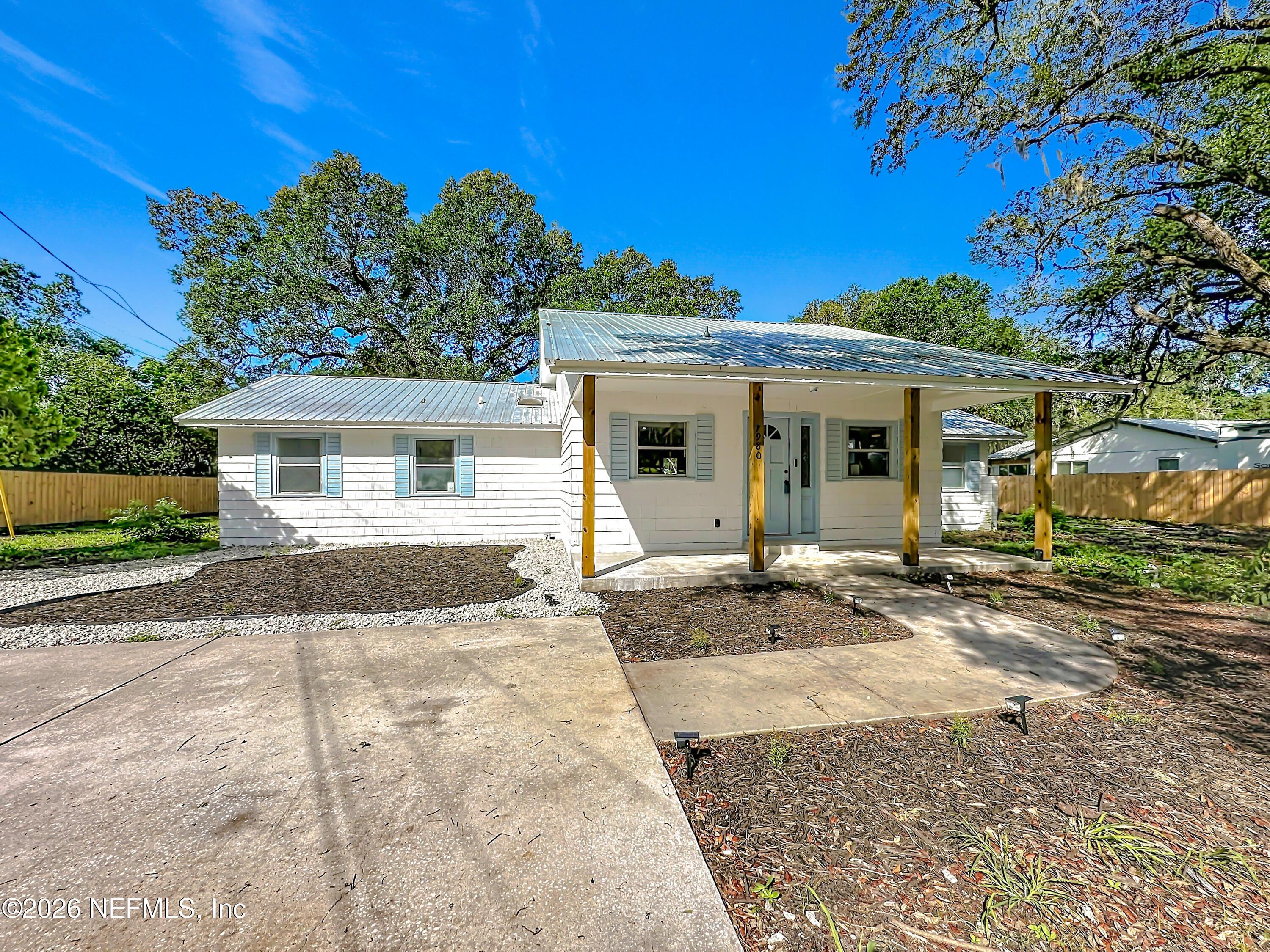 Image 2: Front Yard