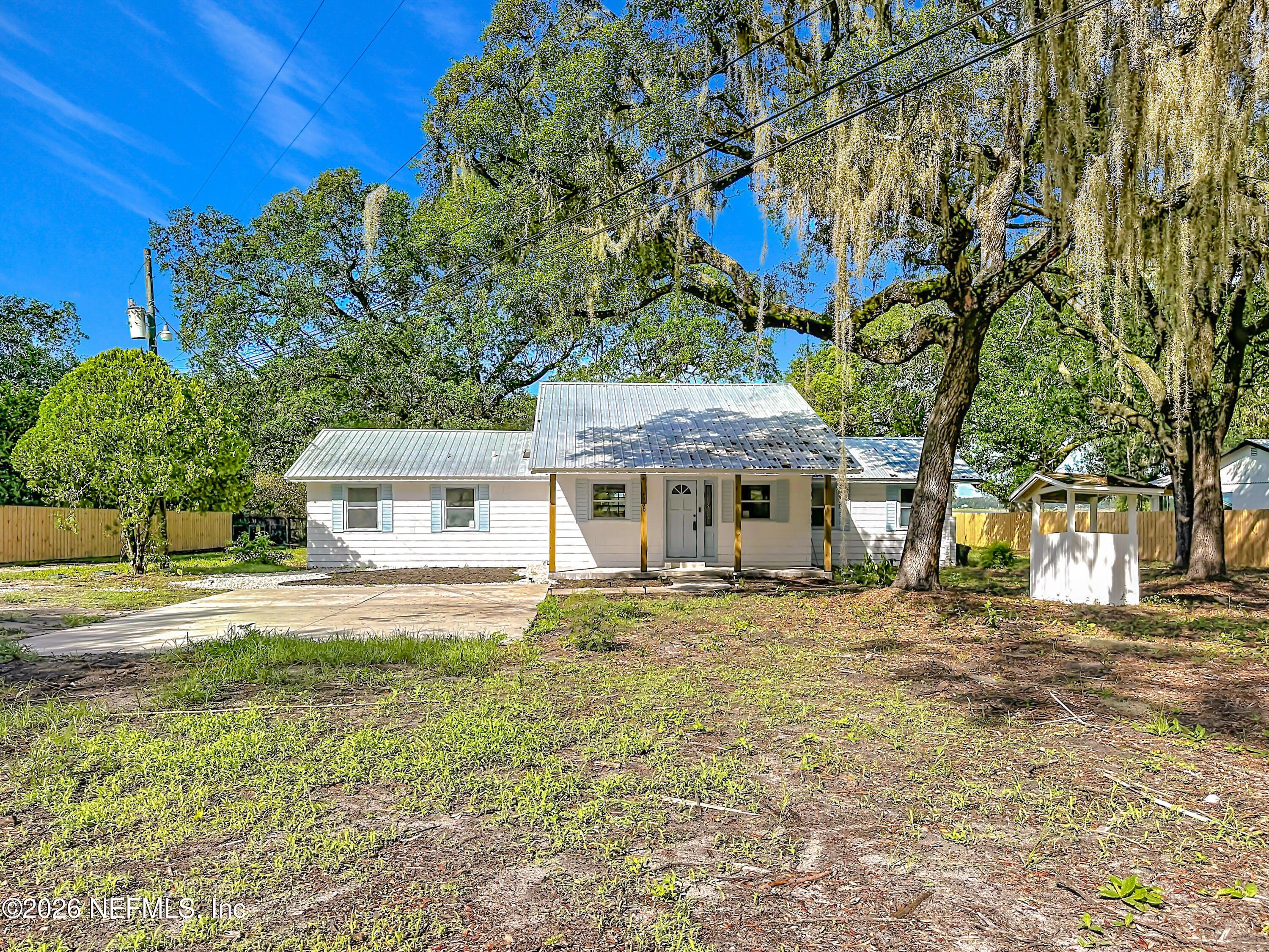 Image 3: Front Yard