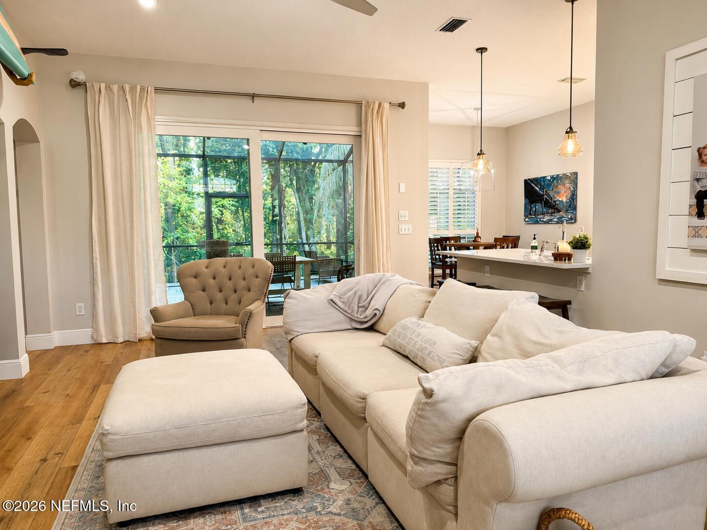 Image 2: Living room 2
