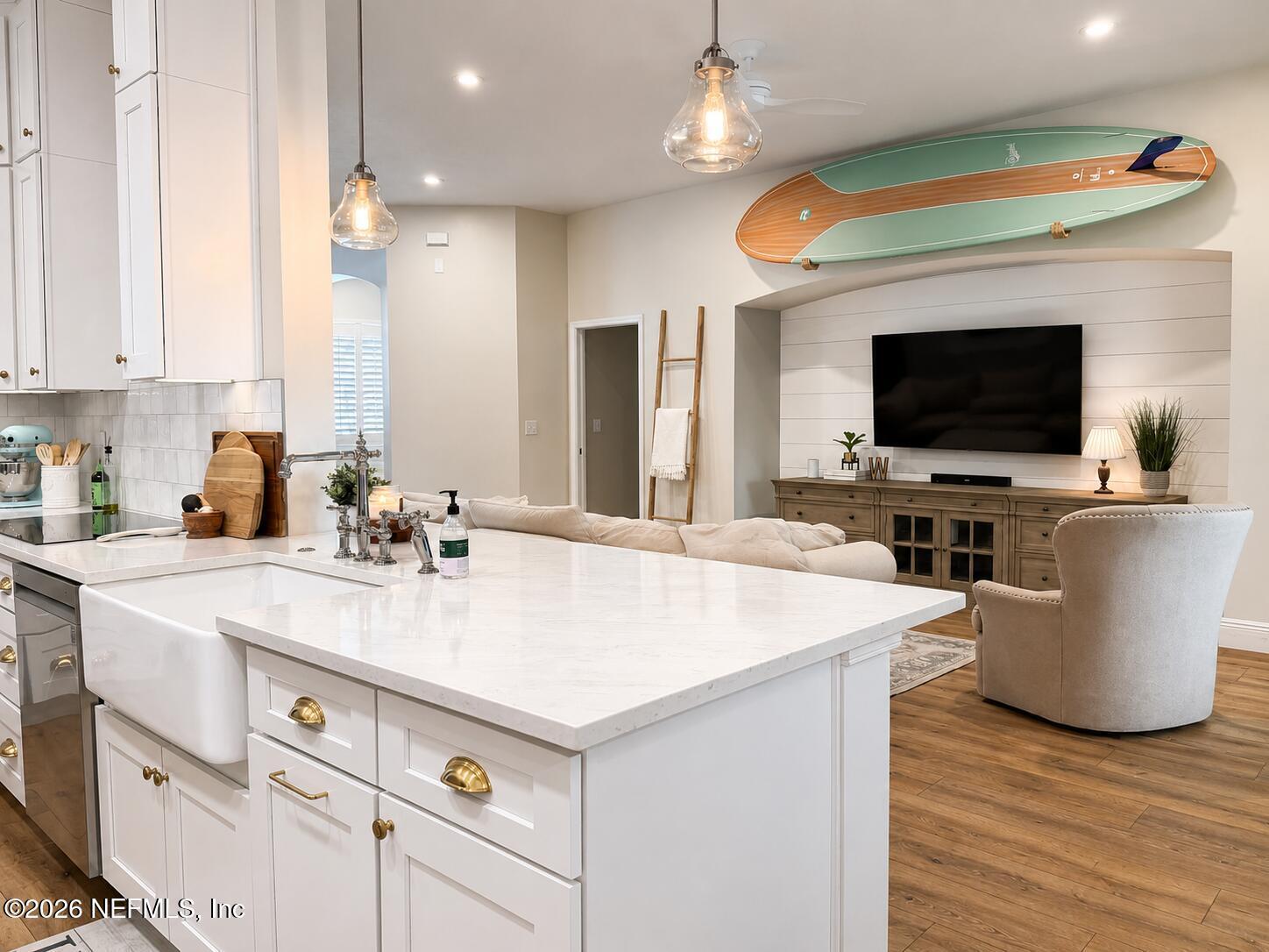 Image 4: Kitchen Living room