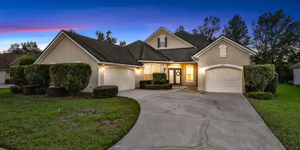 2176 AUTUMN COVE Circle