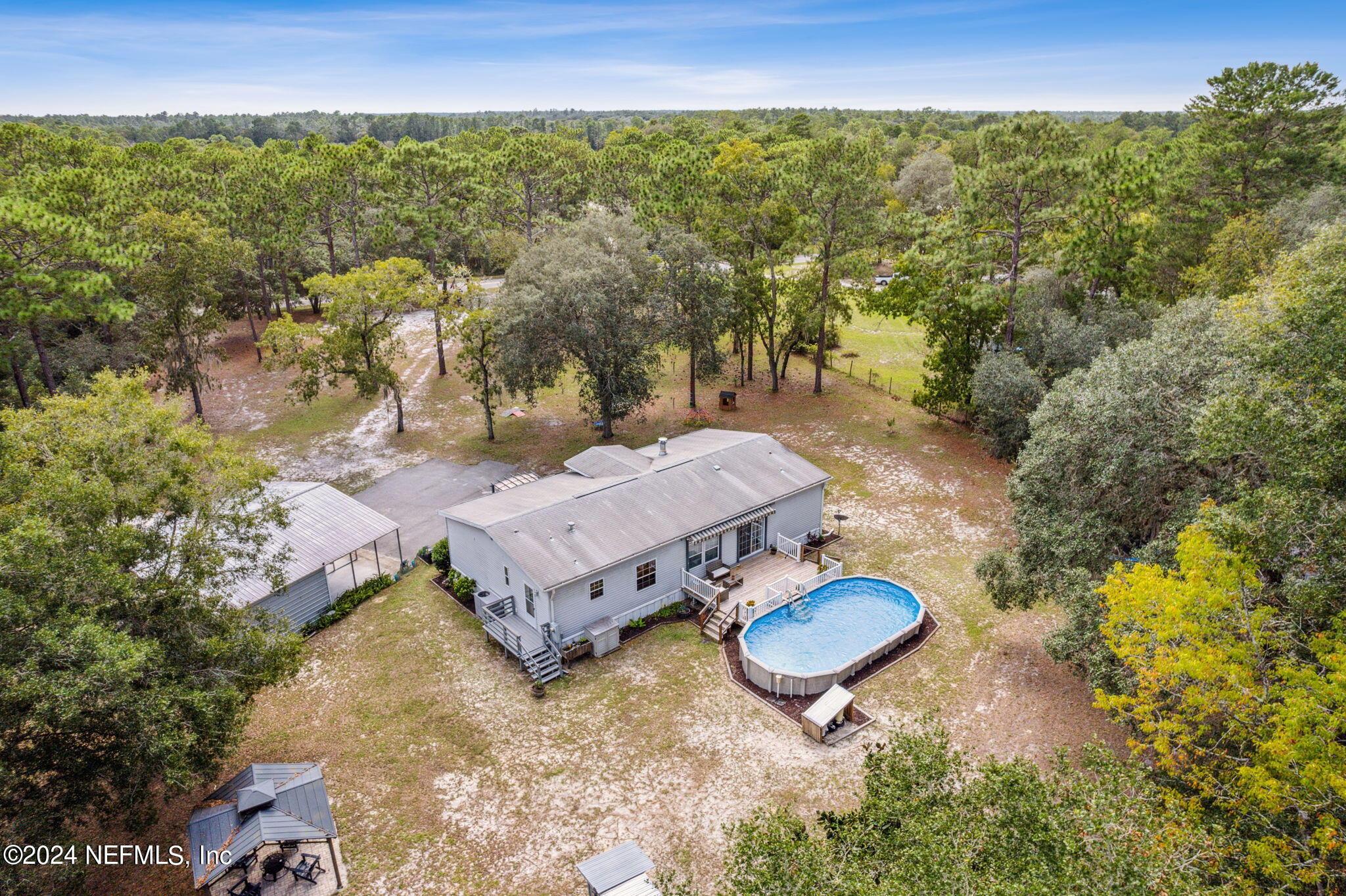 Image 3: 3.98 Acres!