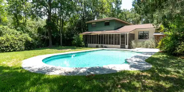 2457 LAKEVIEW DR