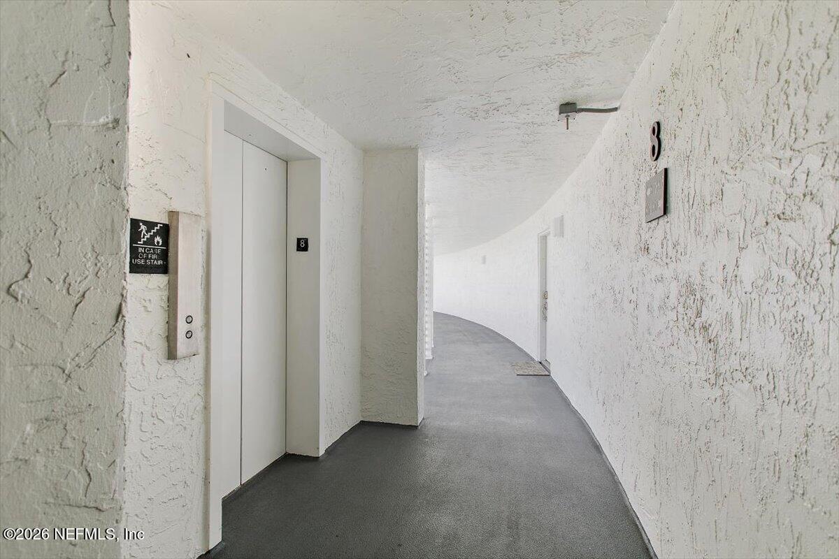 Image 3: 03-Elevator