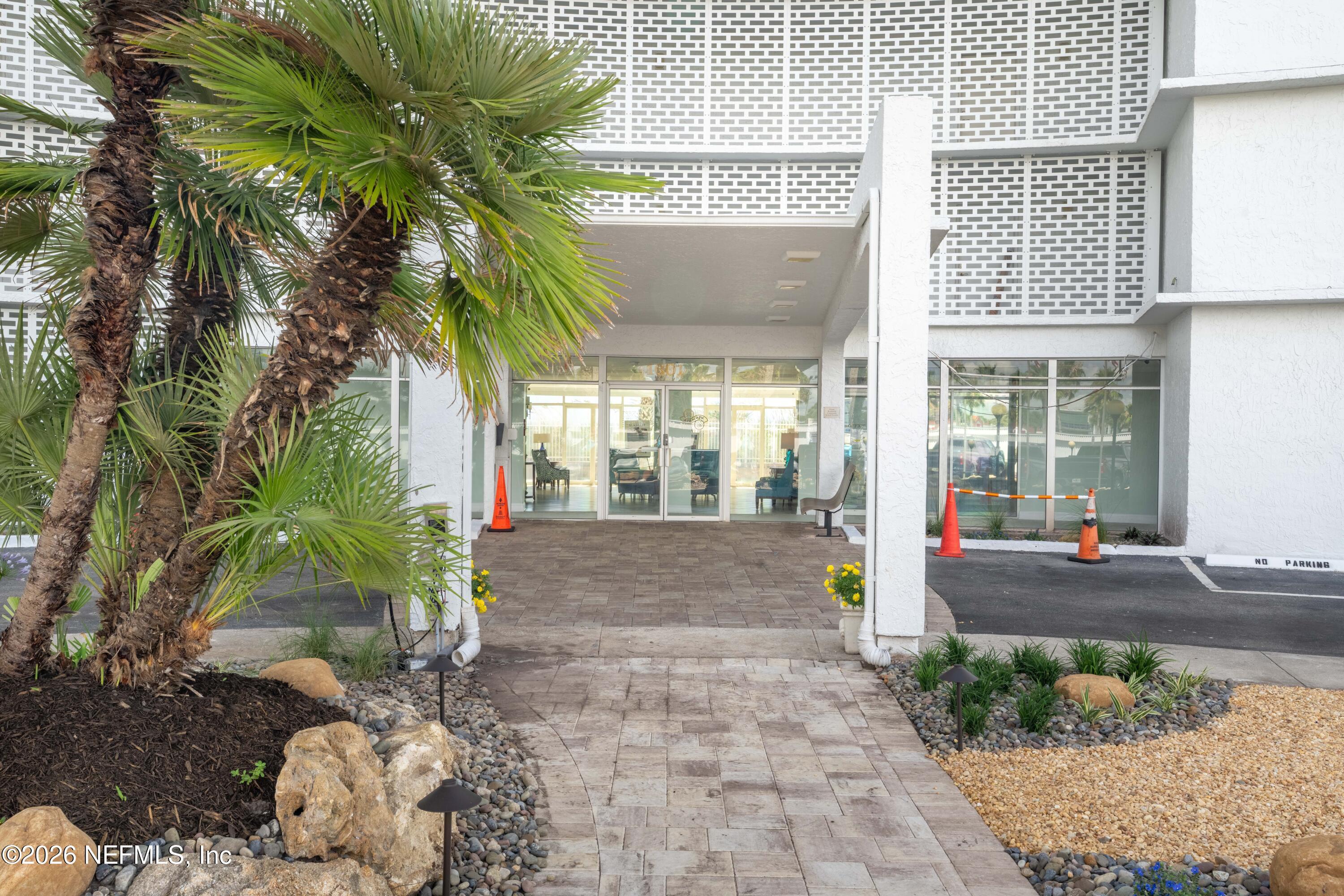 Image 3: Lobby