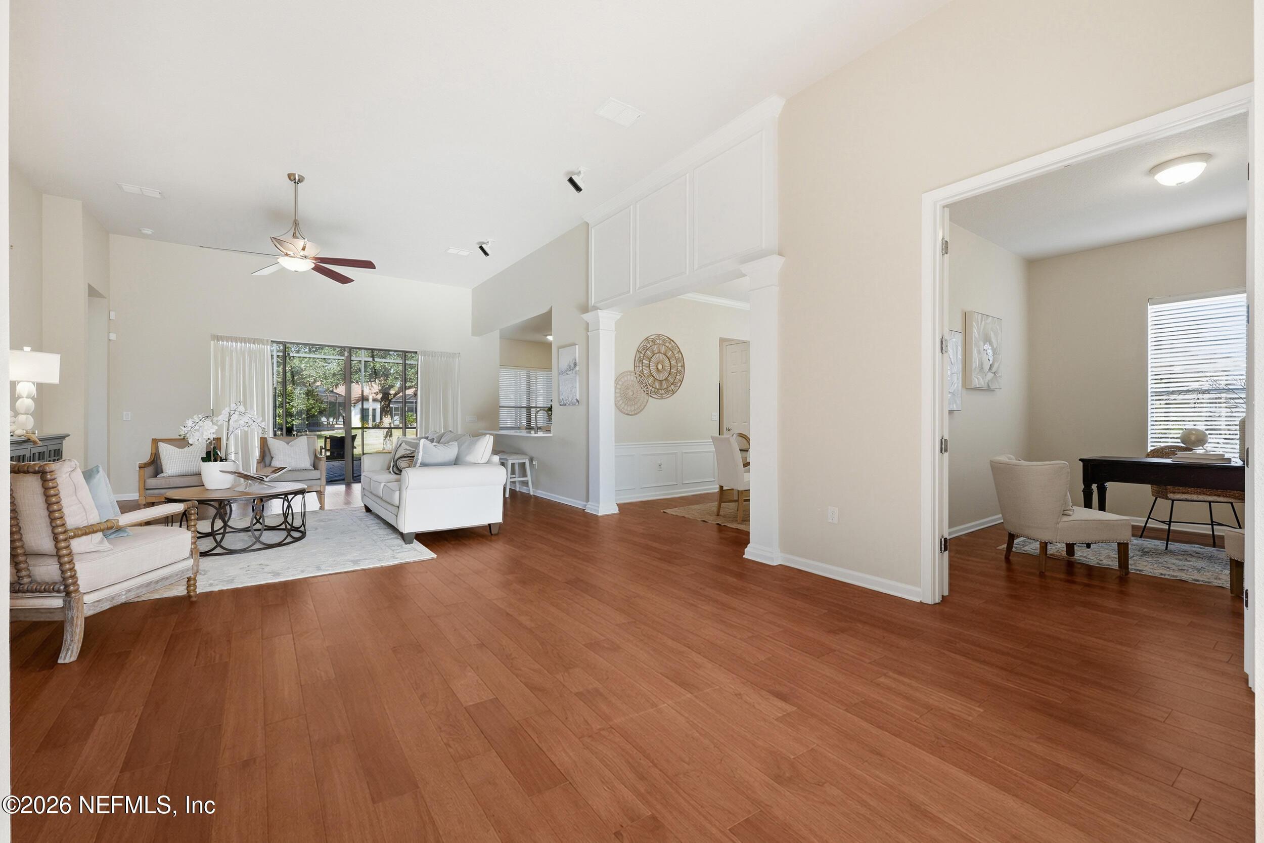 Image 4: the real estateographers_004