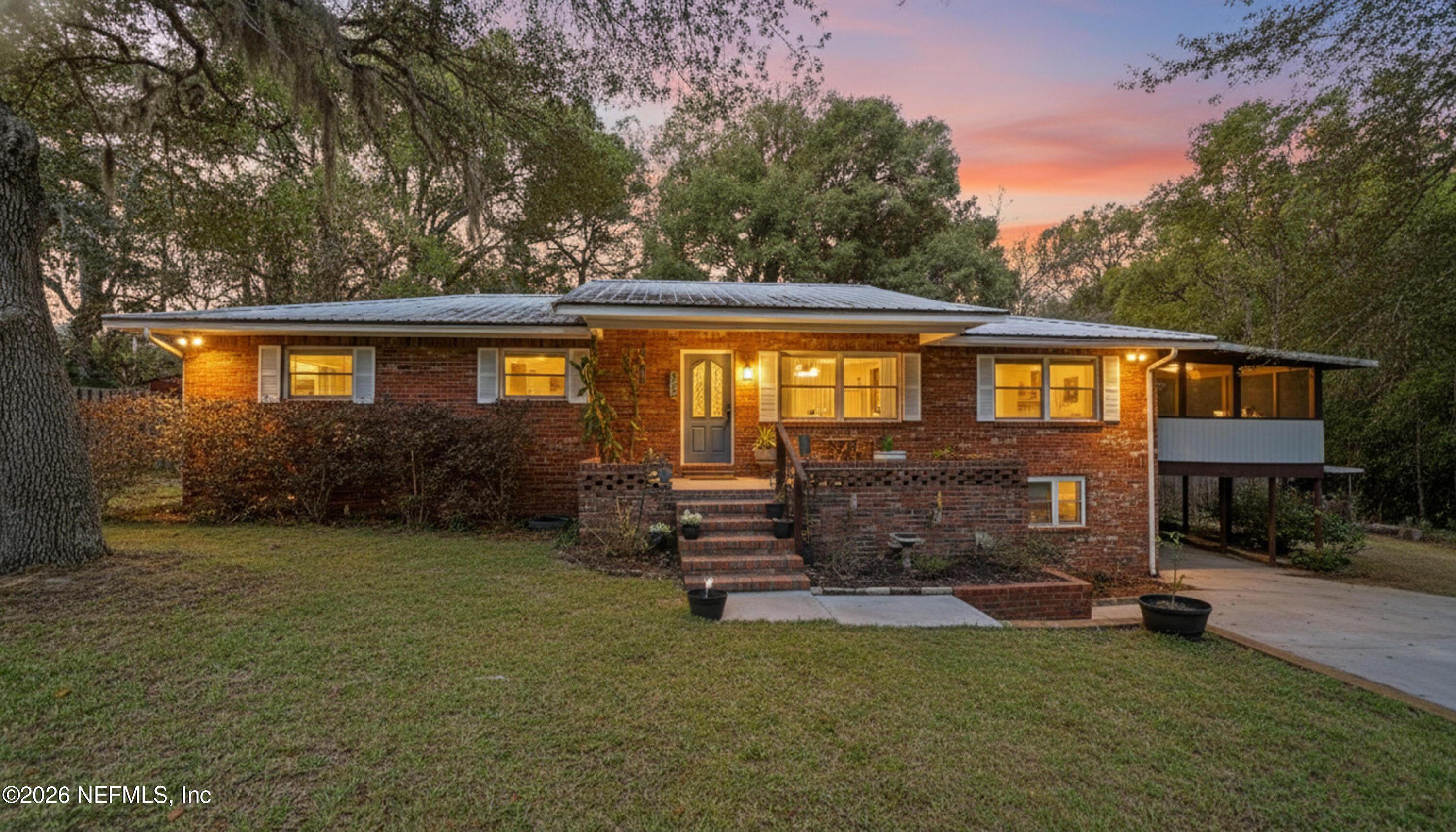 Image 1: 360 Nightingale St-0