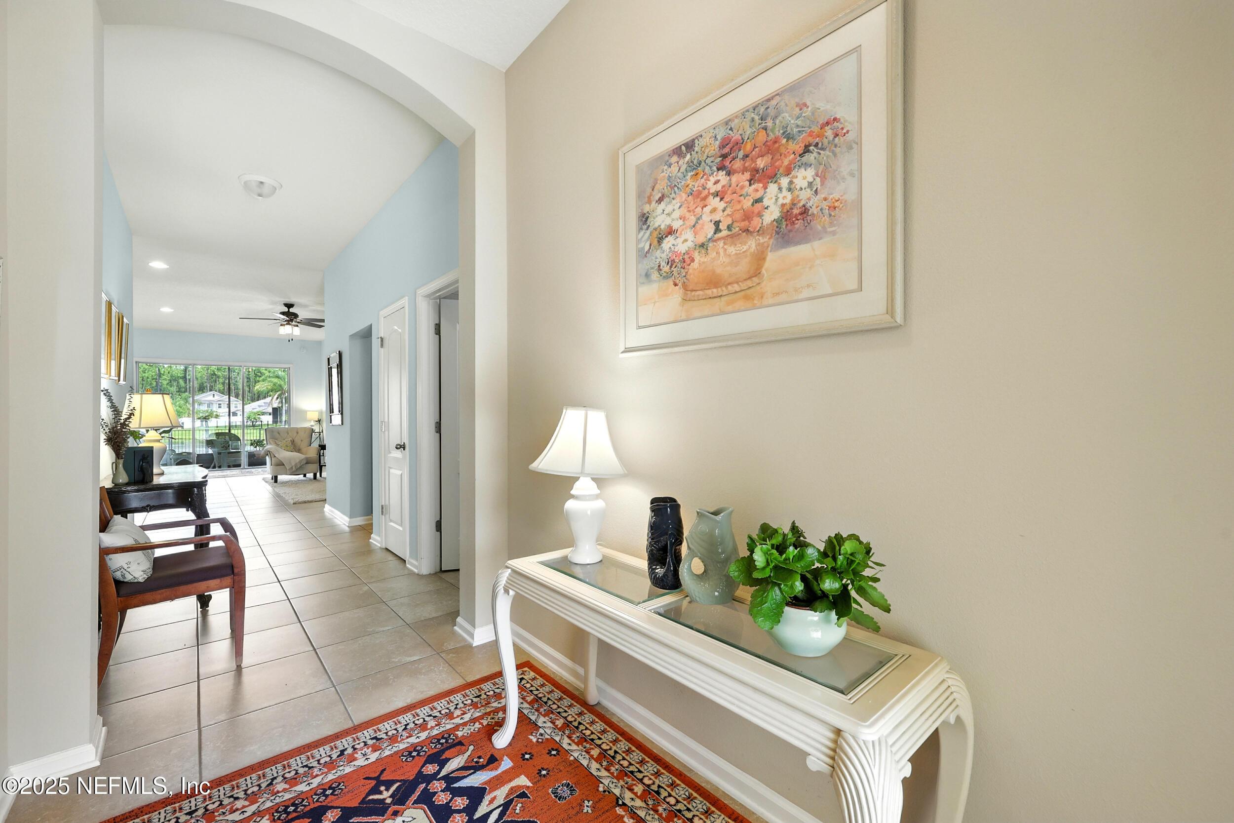 Image 4: Foyer