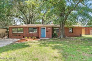 5876 LAKE LUCINA DR S