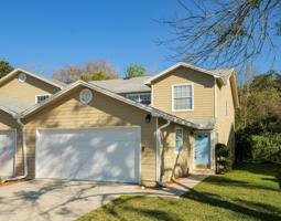 3923 MEADOWVIEW DR N
