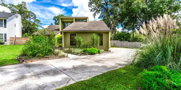 3034 FOREST OAKS DR