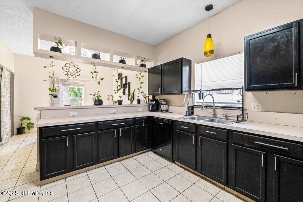 Image 3: Kitchen