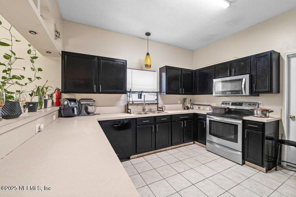 Image 4: Kitchen