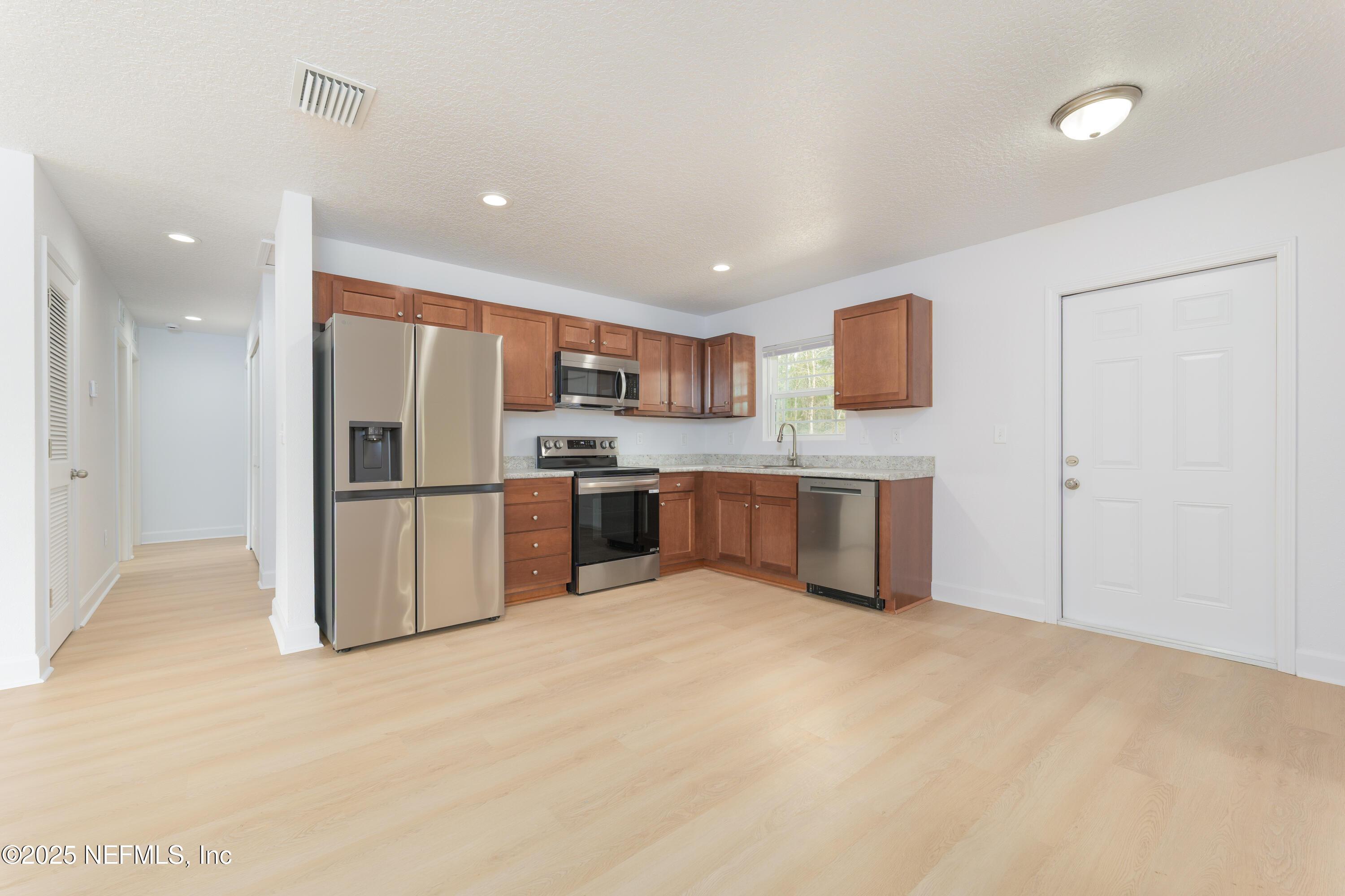 Image 4: 7201DukeStKeystoneHeightsFL-3