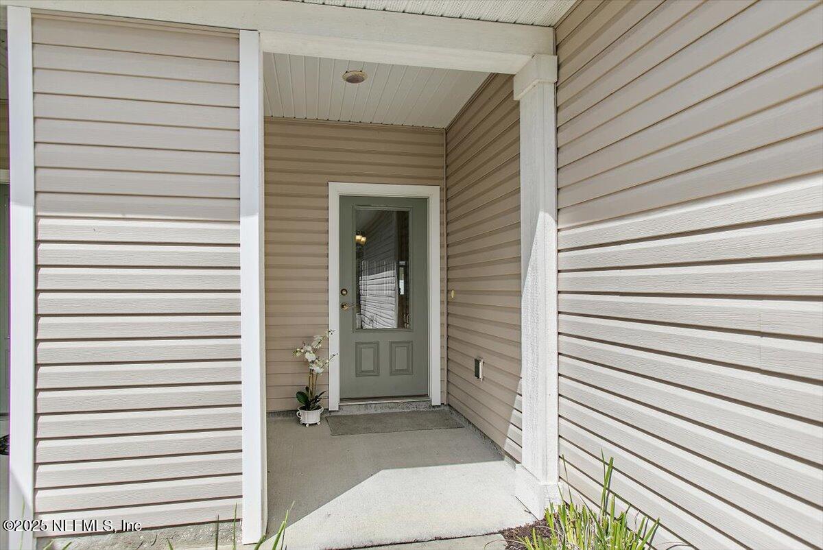 Image 2: 02-Entry